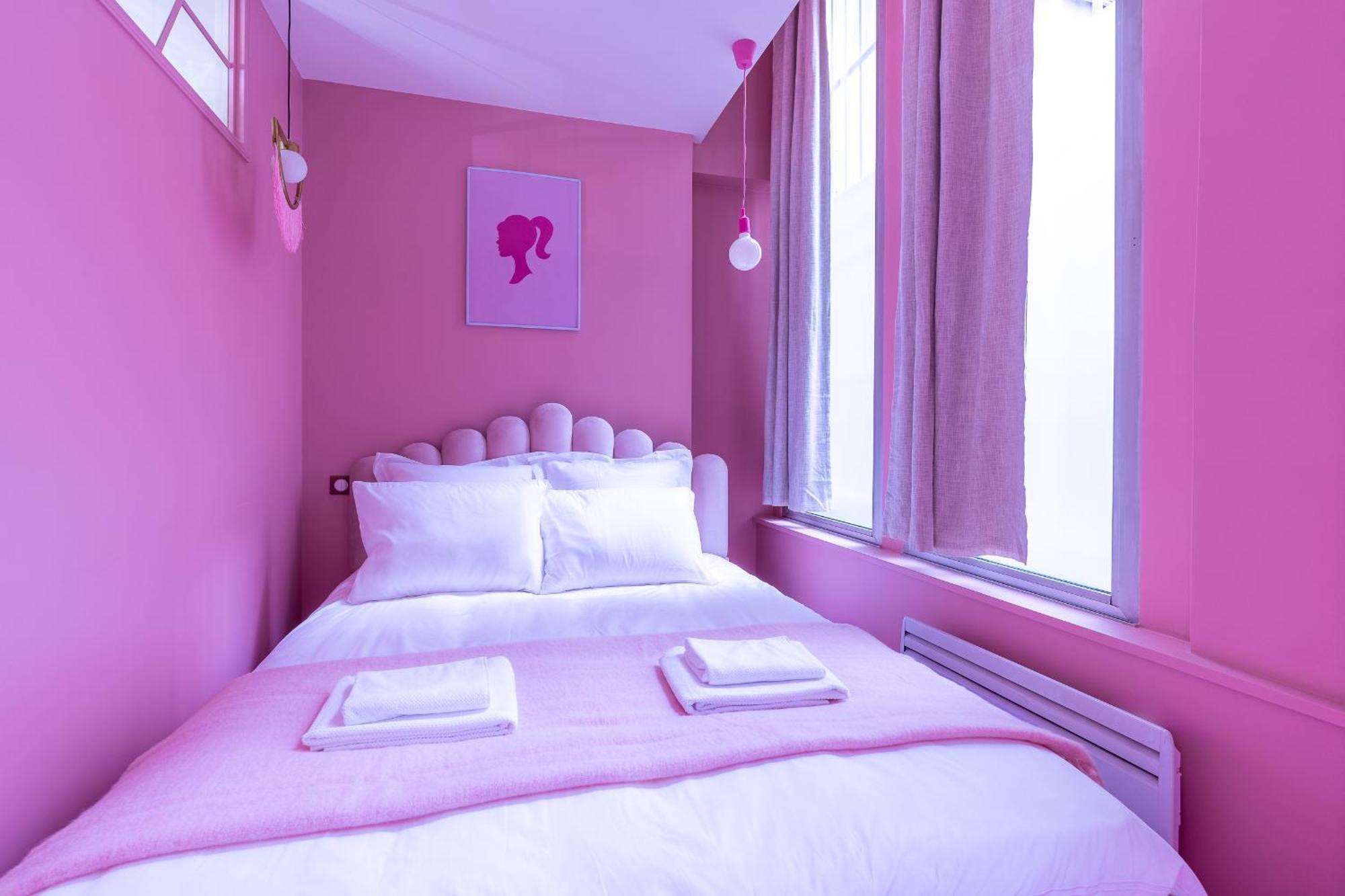 Beautiful Modern Barbie Flat In Apartment *