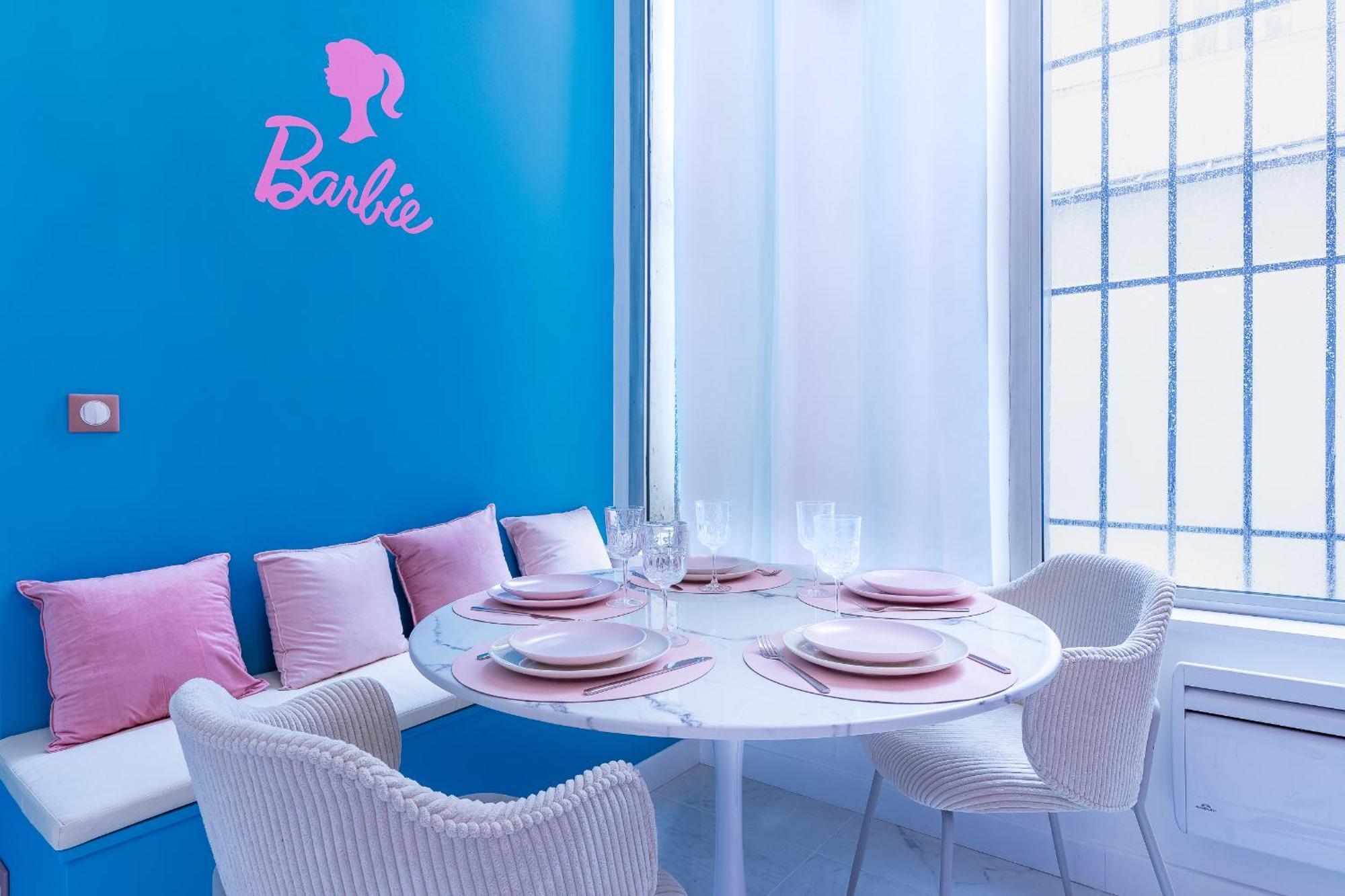 Beautiful Modern Barbie Flat In Apartment *